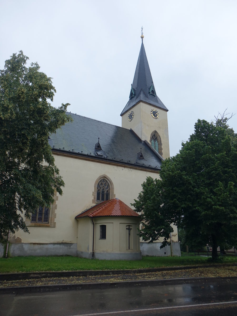 Podebrady / Podiebrad, Pfarrkirche Hl. Kreuz in der Palackeho Straße, erbaut von 1875 bis 1898 (29.06.2020)
