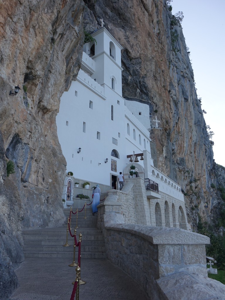 Podgorica, Kloster Ostrog, gegrndet 1656 von Vasilije Jovanović (19.09.2015)