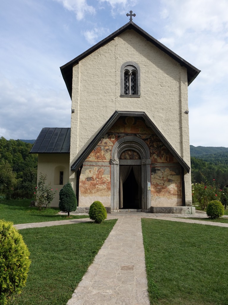 Podgorica, Klosterkirche Morača, erbaut 1570, romanisches Portal (22.09.2015)