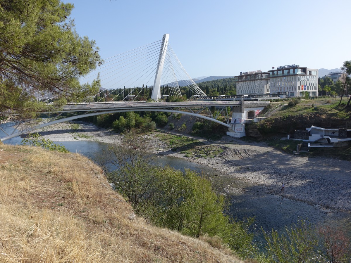 Podgorica, Millenium Brcke ber den Fluss Moraca (19.09.2015)