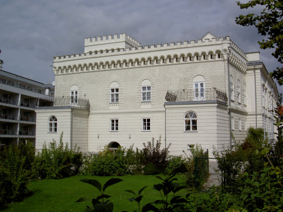 Pchlarn, Renaissance Schloss in der Nibelungenstrae  (22.09.2013)