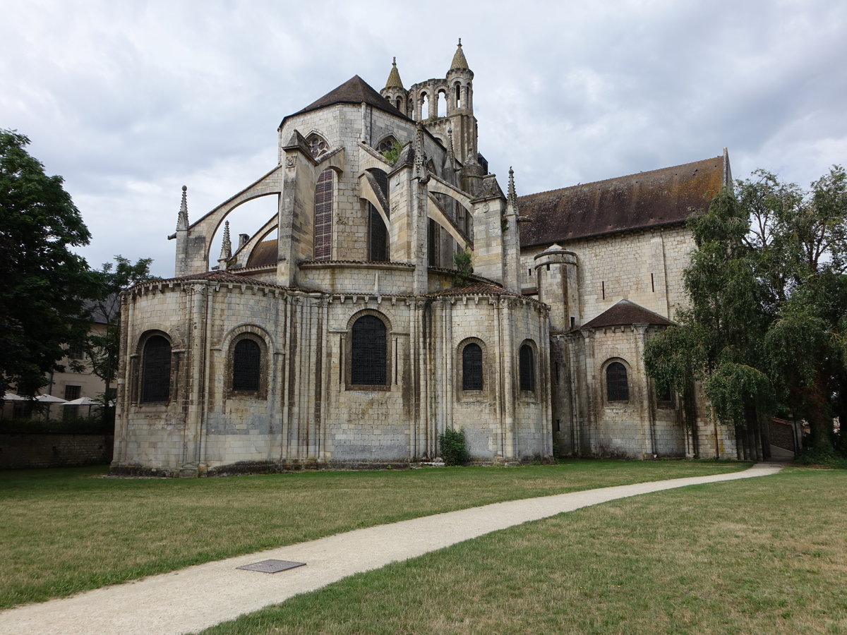 Poitiers, Kirche Saint-Jean de Montierneuf, erbaut im 11. Jahrhundert, Romanisches Chorhaupt (09.07.2017)