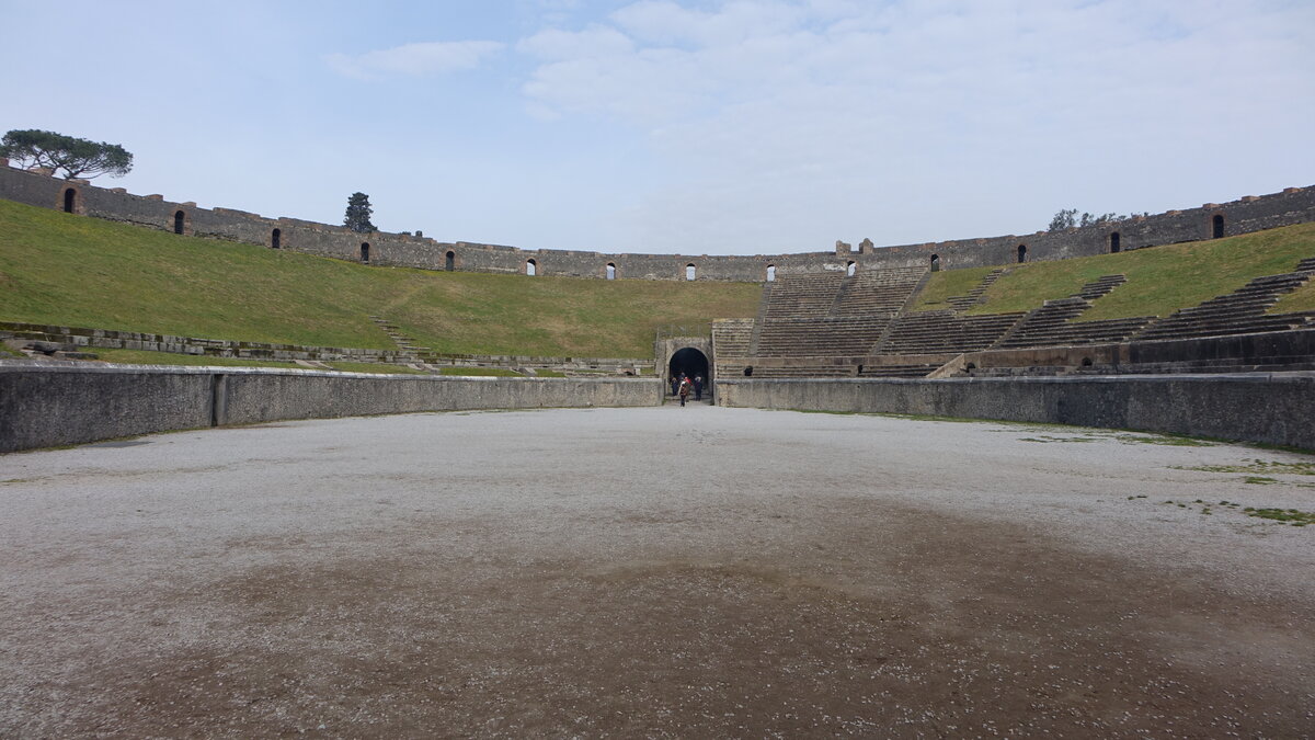 Pompei, rmisches Amphietheater, Fassungsvermgen von 20.000 Pltzen (24.02.2023)