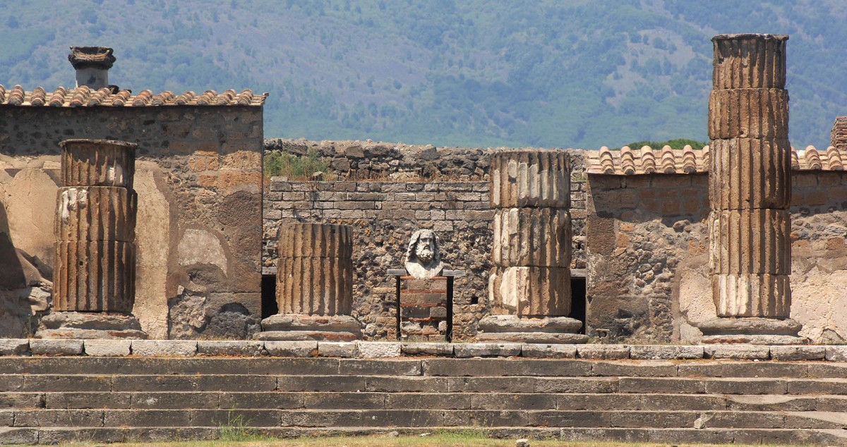 Pompeji: Der Tempel von Jupiter. Aufnahmedatum: 24. Juli 2011.