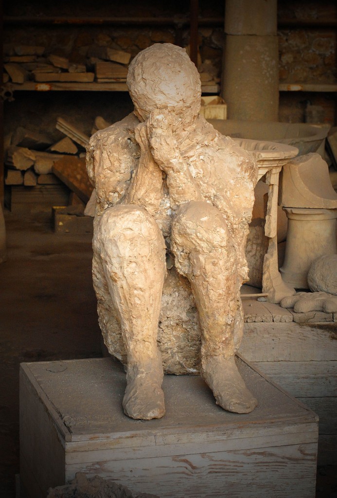 Pompeji - Funde und Ausguss vom Hohlraum eines Opfers im erhrteten Gestein. Aufnahmedatum: 24. Juli 2011.