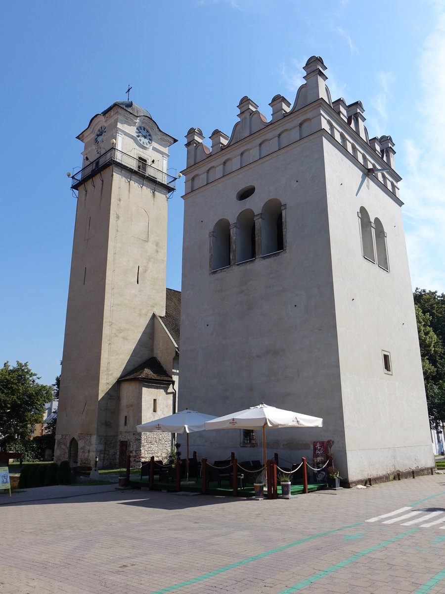 Poprad / Deutschendorf, kath. Pfarrkirche St. gidius, erbaut im 13. Jahrhundert mit Renaissance Glockenturm (07.08.2020)
