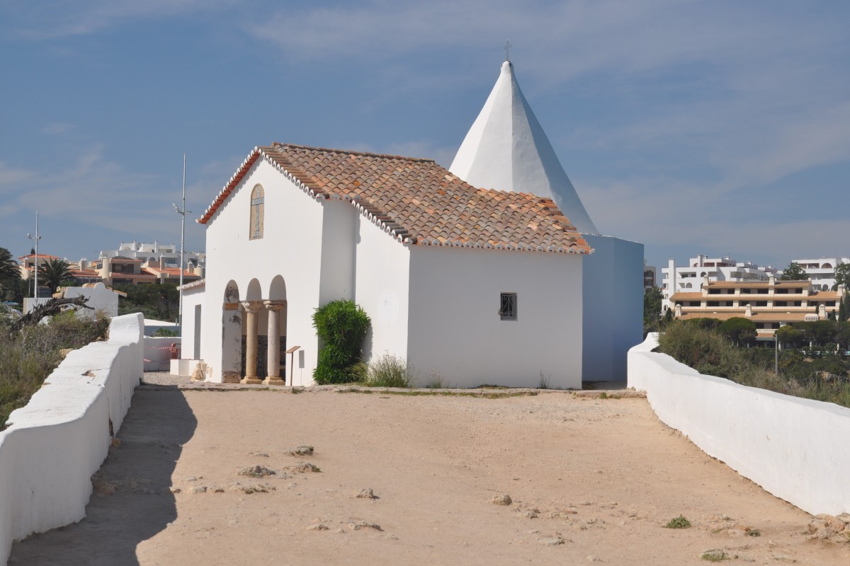 PORCHES (Concelho de Lagoa), 07.05.2014, die kleine Fischerkapelle Nossa Senhora da Rocha