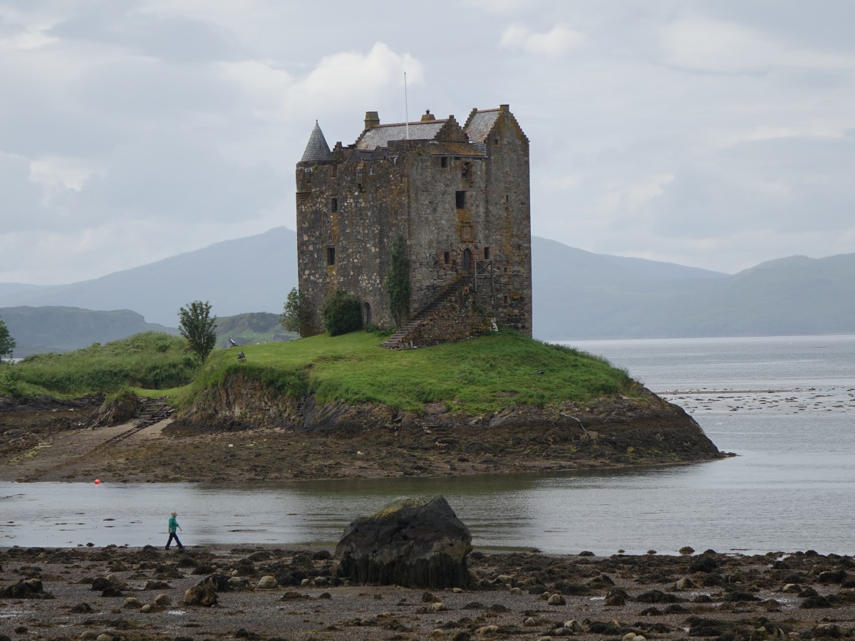 Port Appin, Castle Stalker am Loch Laich, erbaut ab 1320 vom Clan MacDouggall (05.07.2015)