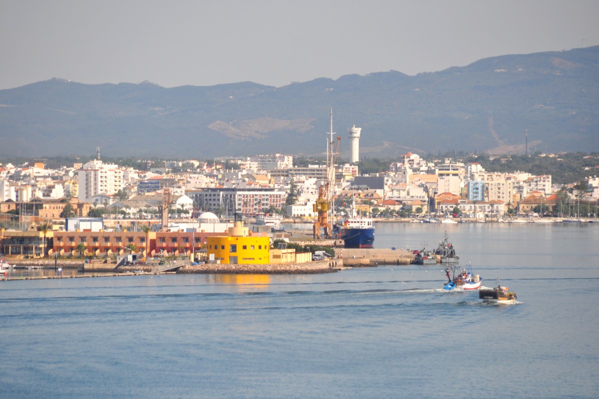 PORTIMO (Concelho de Portimo), 06.05.2014, Blick ber den Rio Arade auf Portimo und Praia da Rocha