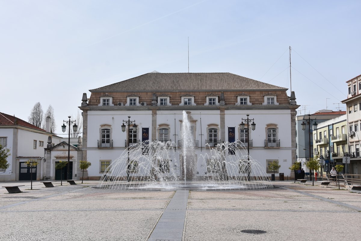 PORTIMO (Concelho de Portimo), 09.02.2017, das Gebude der Cmara Municipal, in Deutschland in etwa vergleichbar mit einer Kreisverwaltung