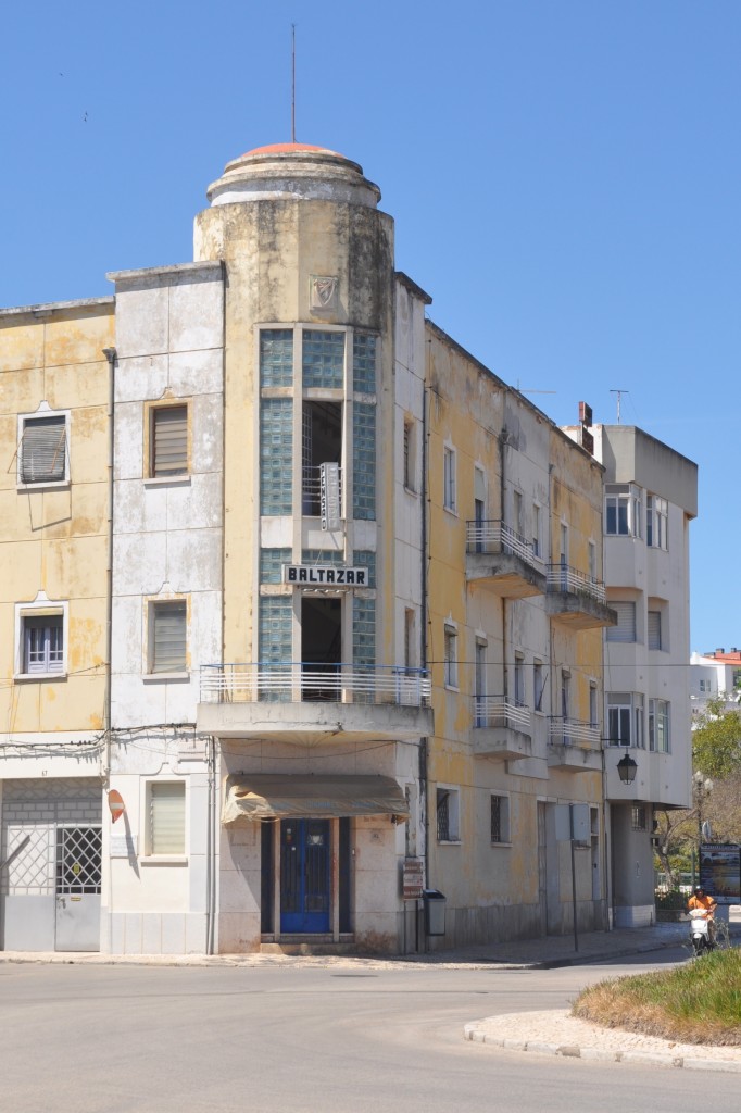 PORTIMO (Concelho de Portimo), 29.04.2014, in diesem Gebude nahe des Bahnhofs befand sich einst ein Hotel