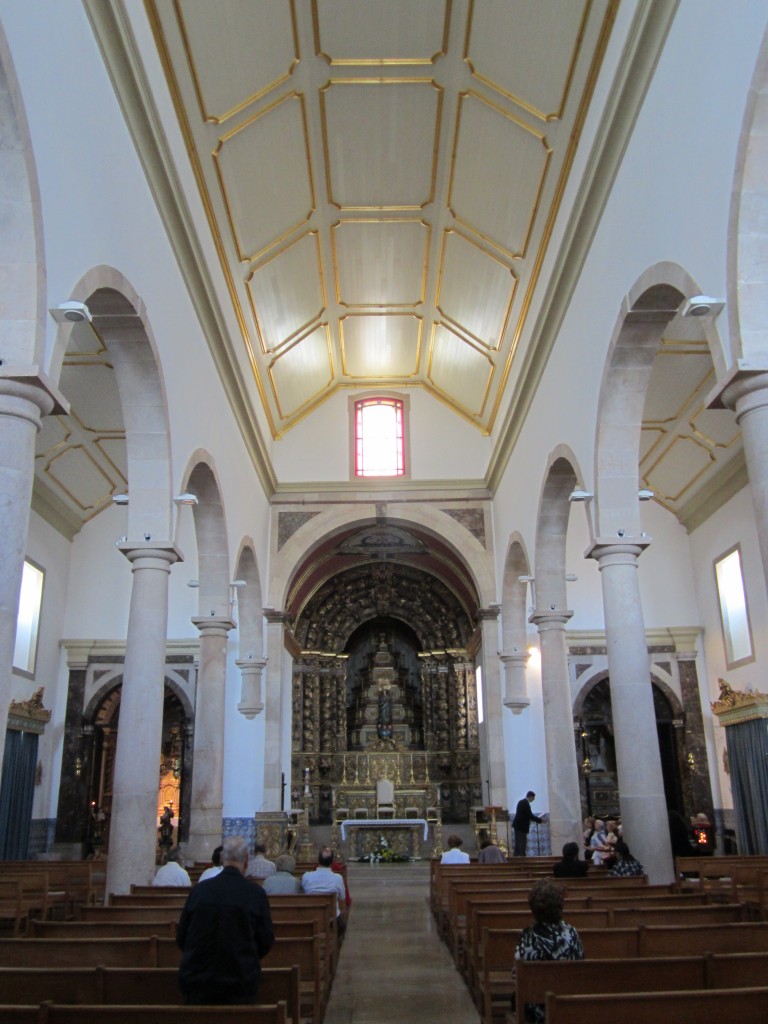 Portimao, Hochaltar der Igreja de Nuestra Senora de la Conception Kirche (25.05.2014)