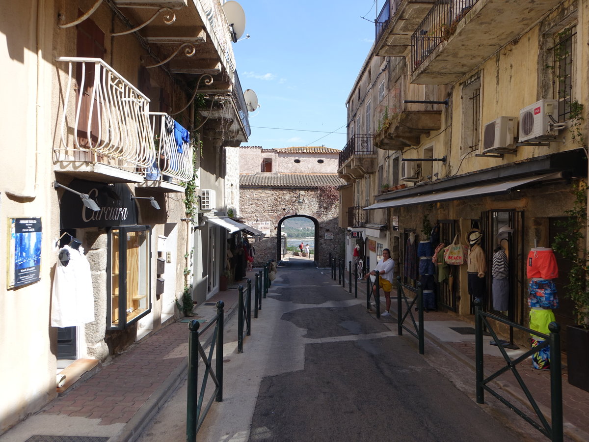 Porto-Vecchio, kleines Stadttor in der Rue Abbatucchi (20.06.2019)