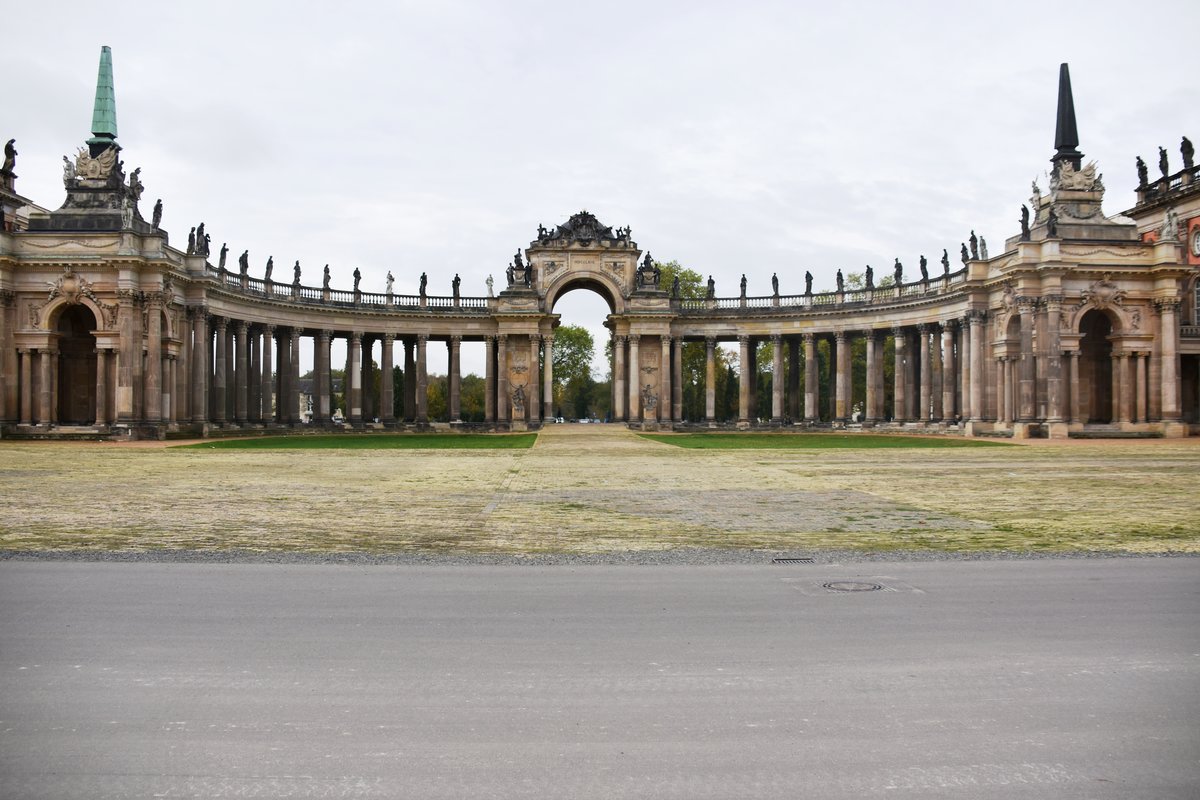 POTSDAM, 26.10.2017, die Kolonnade im Park Sansouci