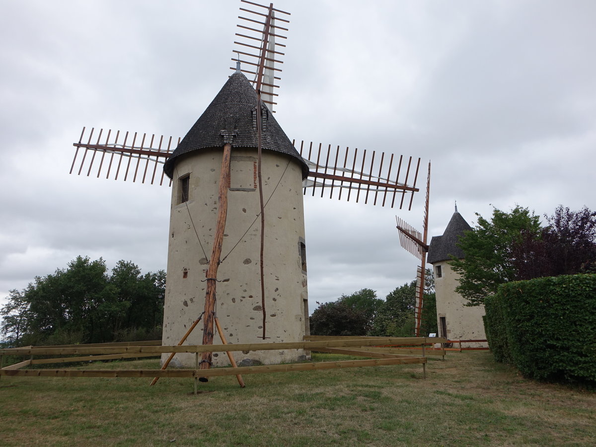 Pouzauges, Windmhle les Moulins, erbaut 1794 (12.07.2017)