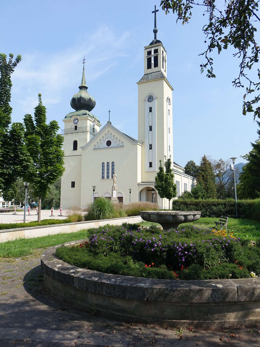 Povazska Bystrica / Waagbistritz, Maria Himmelfahrt Kirche in der Sturova Strae, erbaut im 14. Jahrhundert (30.08.2019)