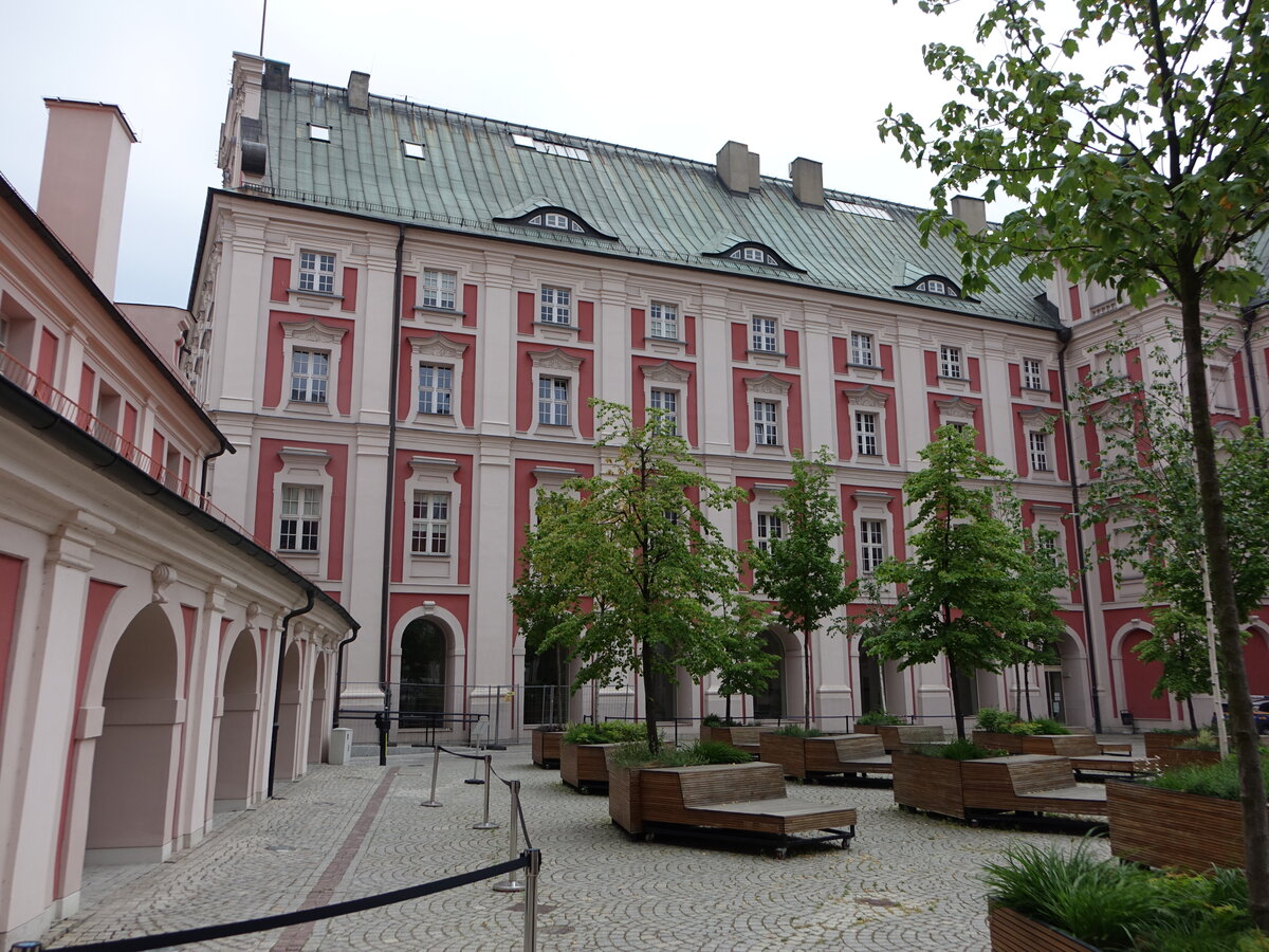 Poznan / Posen, Jesuitenkolleg, erbaut im 18. jahrhundert von G. Catenazzi, heute Sitz der Stadtverwaltung (12.06.2021)
