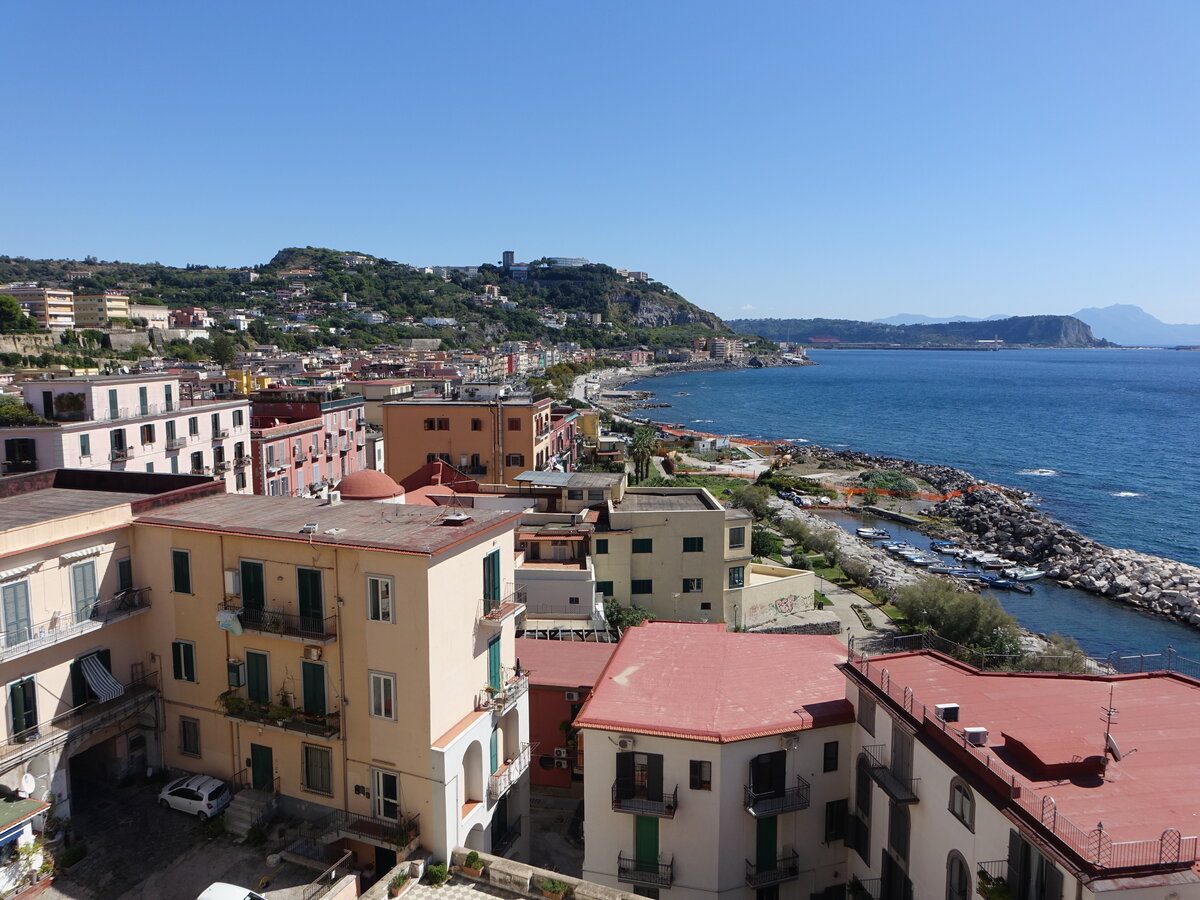 Pozzuoli, Ausblick vom Dombezirk auf die Altstadt (22.09.2022)