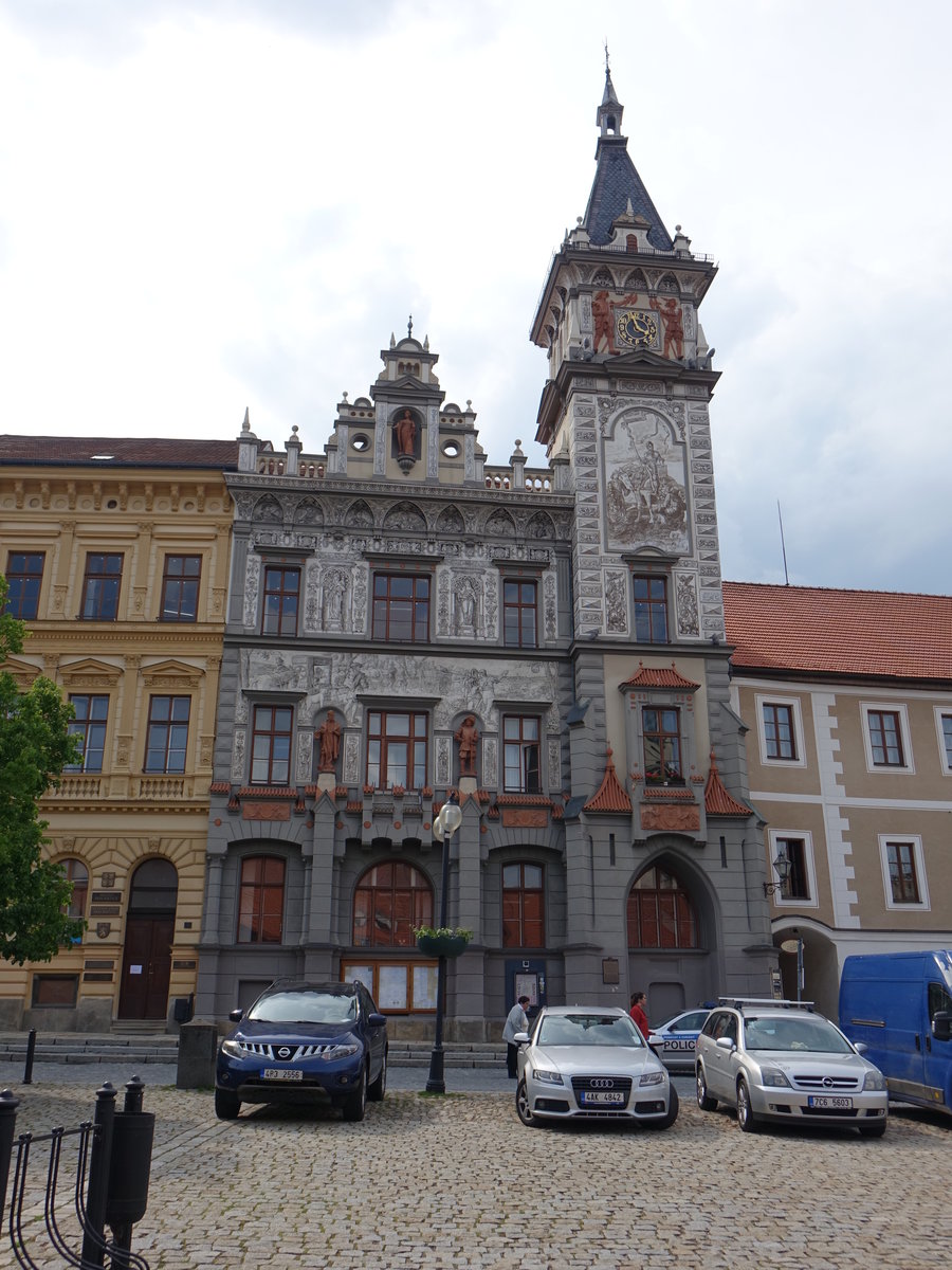 Prachatice, neues Rathaus am Hauptplatz Velke Namesti, erbaut 1902 (25.05.2019)