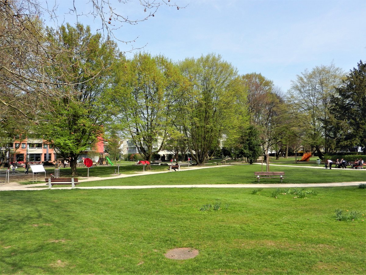 Pratteln, Jrinpark. Der Bewegungspark ist rund um die Uhr benutzbar und frei zugnglich - 01.04.2014