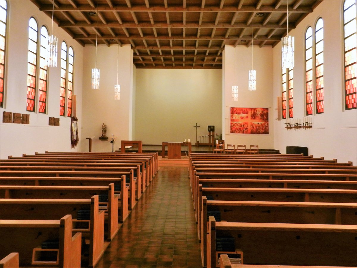 Pratteln, katholische Kirche St. Anton. Innenansicht - 01.04.2014