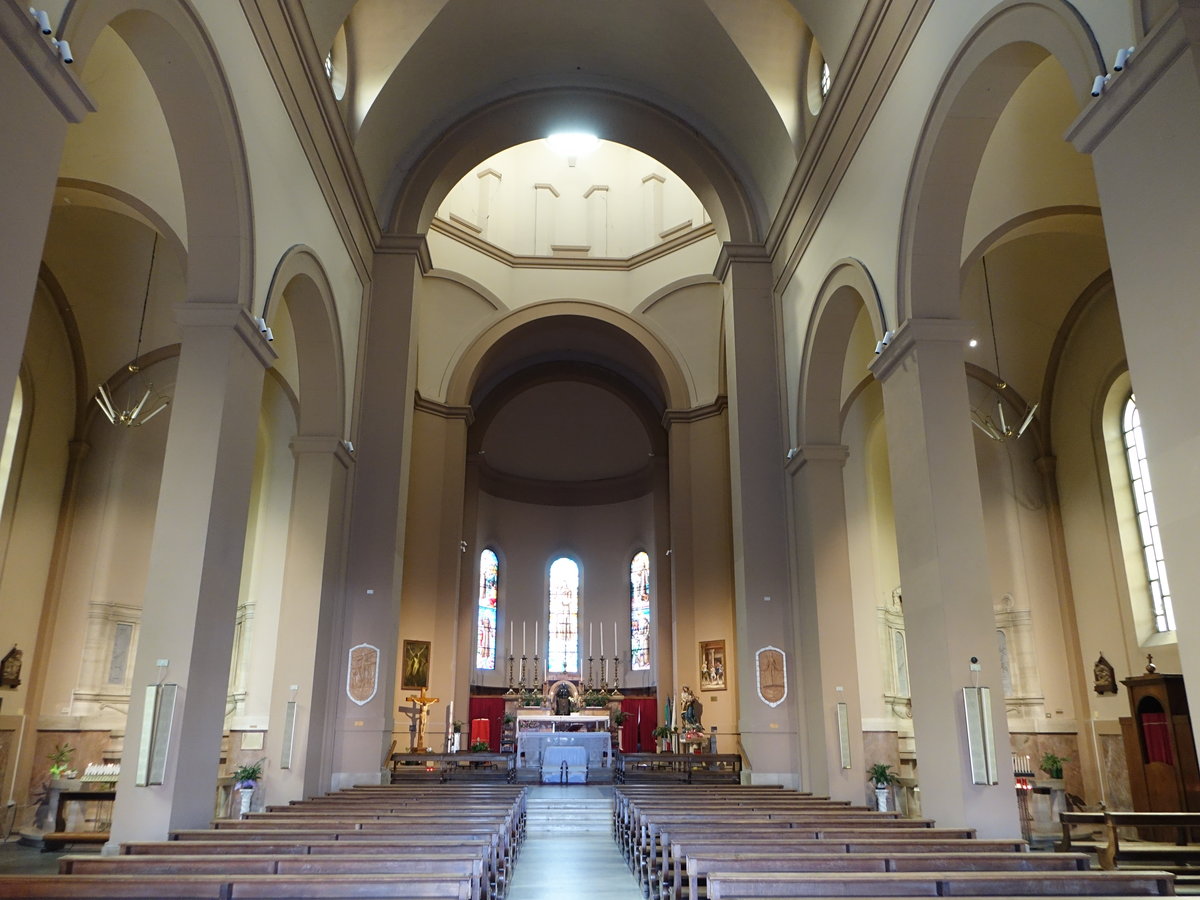 Predappio, Innenraum der Pfarrkirche San Antonio (20.09.2019)