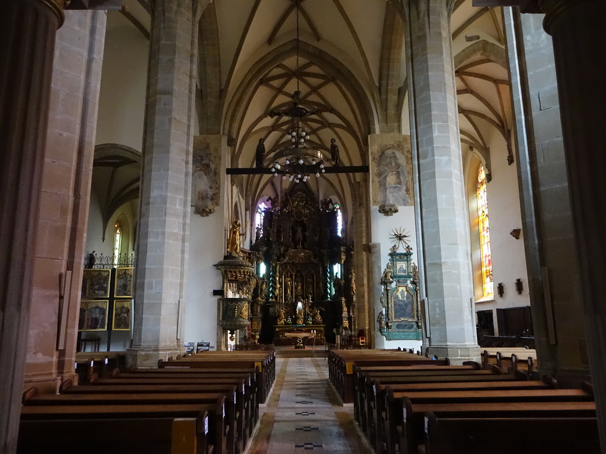 Presov / Esperies, Innenraum der Pfarrkirche St. Nikolaus, barocker Hochaltar von 1696 mit 4 Holzfiguren von Jozef Hartmann (01.09.2020)