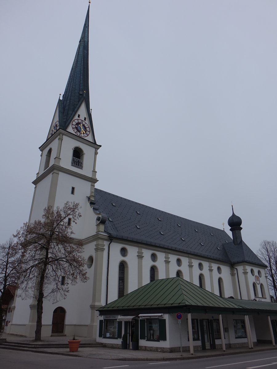 Prien, kath. Pfarrkirche Maria Himmelfahrt, erbaut von 1734 bis 1738 im barocken Stil (26.02.2017)