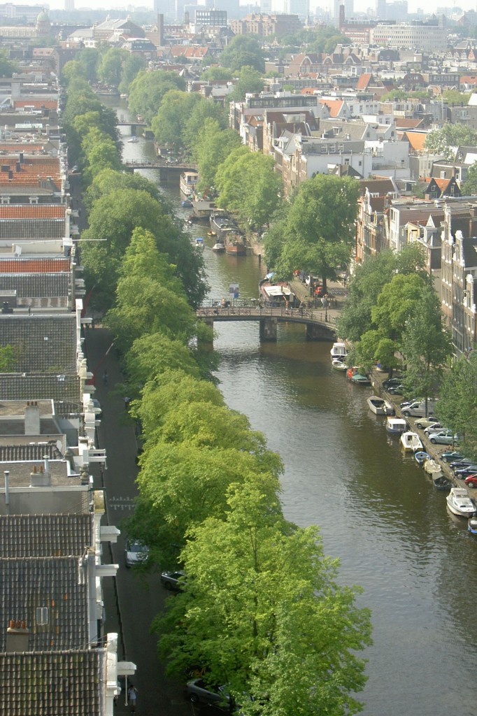 Prinsengracht - Aussicht von der Westerkerk in Amsterdam. Aufnahme: August 2005.