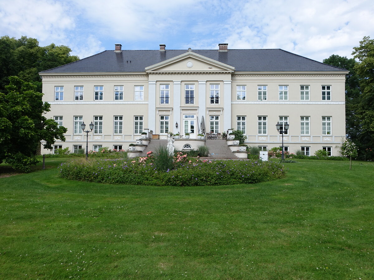 Pritzier, Herrenhaus, erbaut von 1820 bis 1825 nach Pl�nen von Joseph Christian Lillie (21.06.2026)