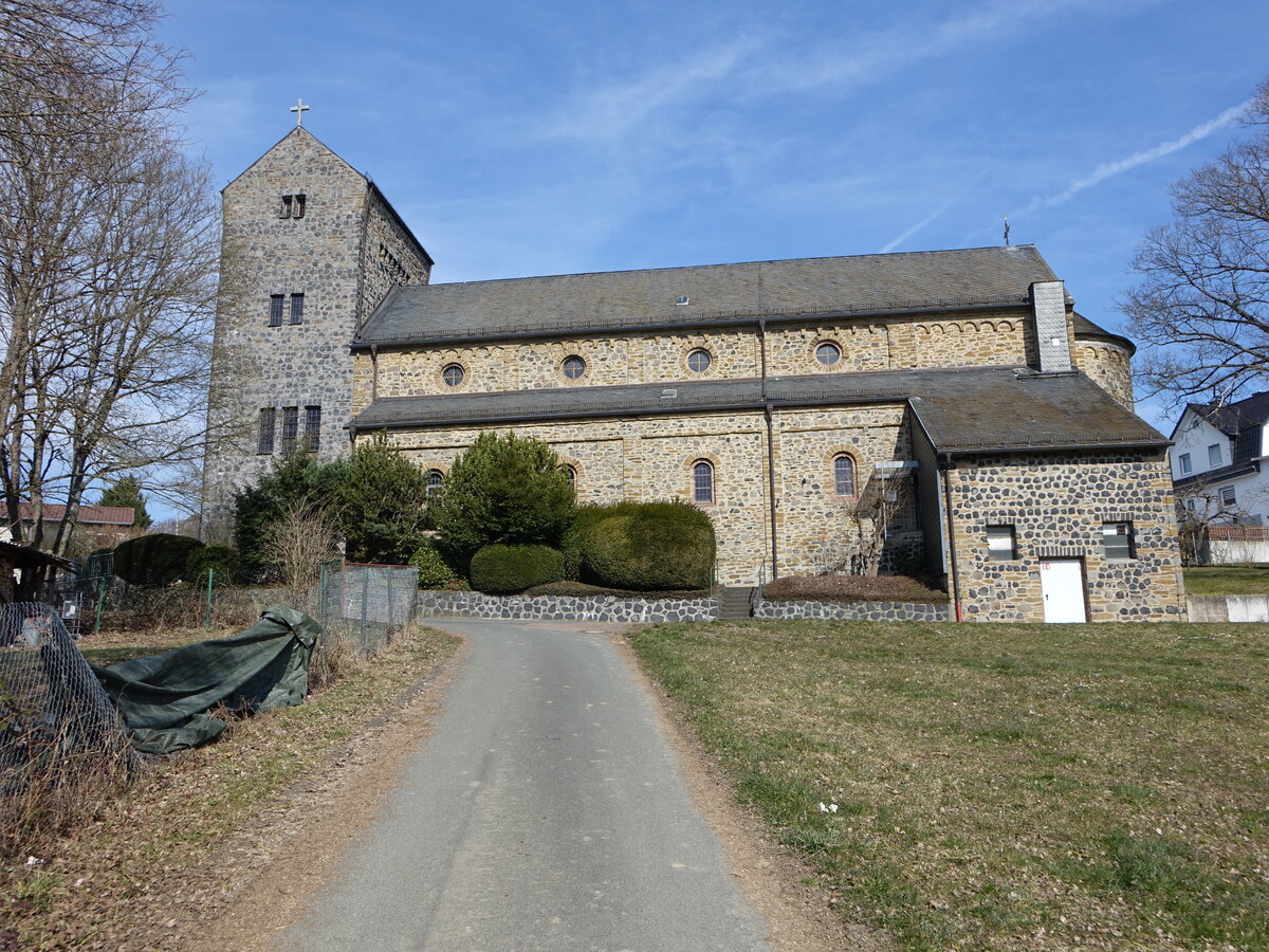 Probbach, Pfarrkirche St. Michael, neuromanische Basilika, erbaut von 1870 bis 1873 (13.03.2022)
