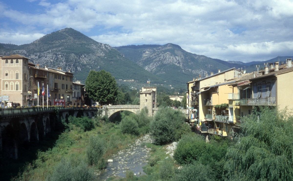 Provence-Alpes-Cte d'Azur / Dpartement Alpes-Maritimes / Sospel im August 2005: Die Brcke Pont de la Libration vom Osten gesehen.