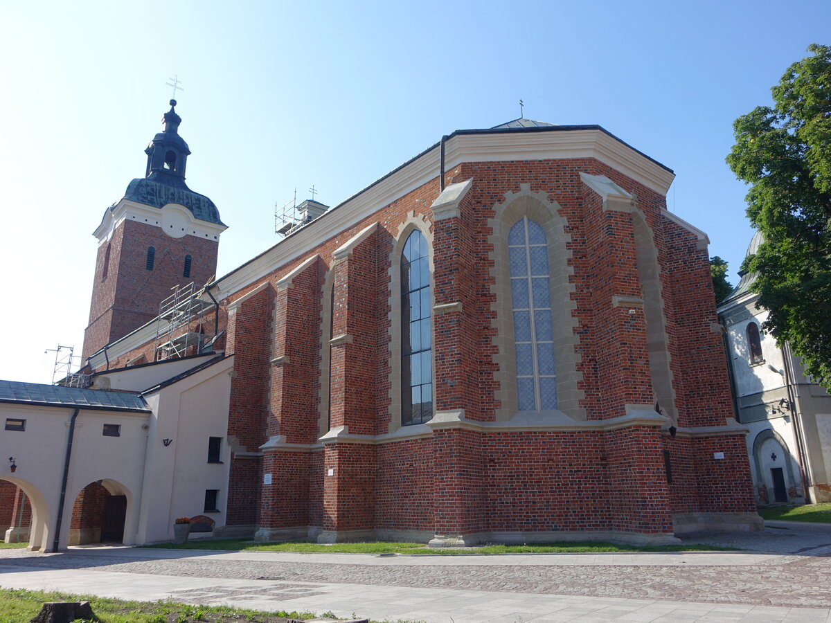 Przeworsk, gotische Pfarrkirche Hl. Geist, erbaut im 15. Jahrhundert (16.06.2021)