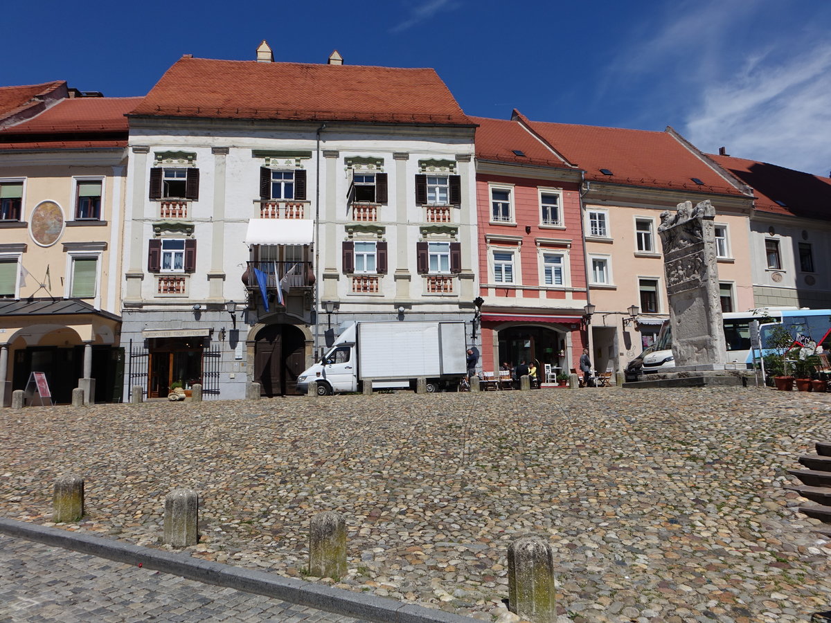 Ptuj, altes Rathaus am Slowenski Platz, bewegte Barockfassade (04.05.2017)