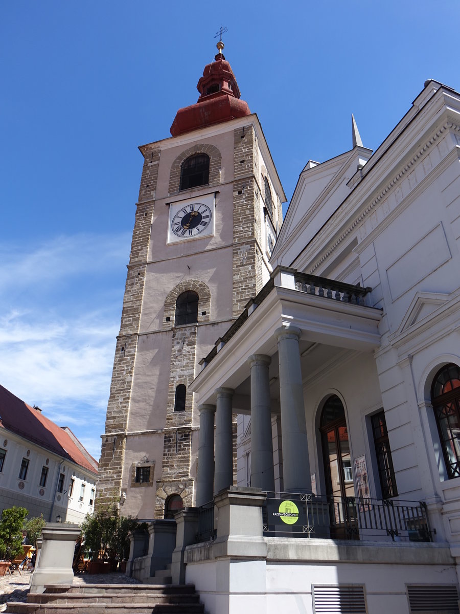 Ptuj, St. Georg Kirche und Stadttheater am Slovenski Platz (04.05.2017)