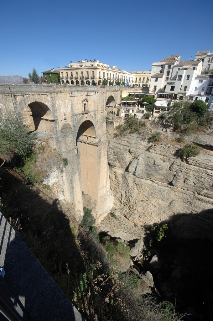 Puente Nuevo und die Innenstadt von Ronda. Aufnahme: Juli 2014.