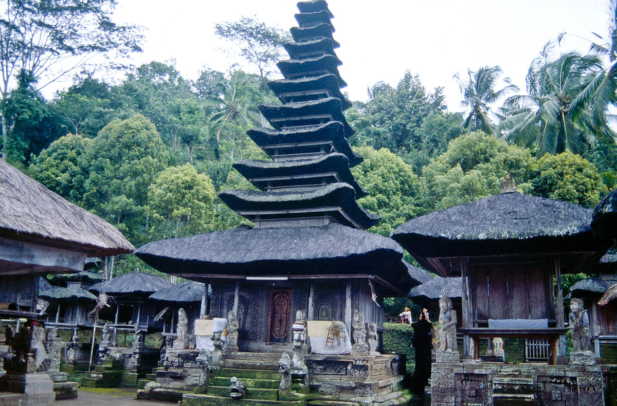 Pura Kehen Tempel in Bangli auf der Insel Bali in Indonesien. Bild vom Dia. Aufnahme: Mrz 1989.