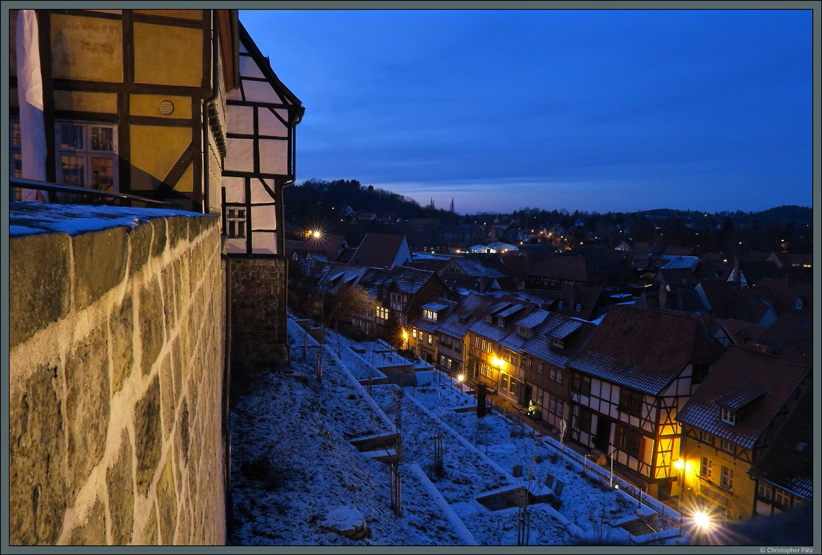Quedlinburg zur Blauen Stunde: Blick vom Schlossberg auf die Häuser der Altstadt. (19.01.2019)