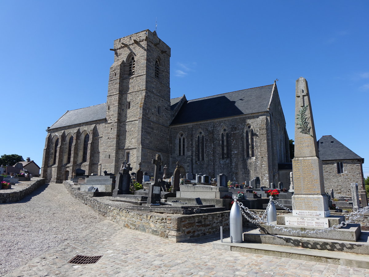 Quettehou, Kirche Saint-Vigor, erbaut im 13. Jahrhundert, Kirchturm 15. Jahrhundert (13.07.2016)