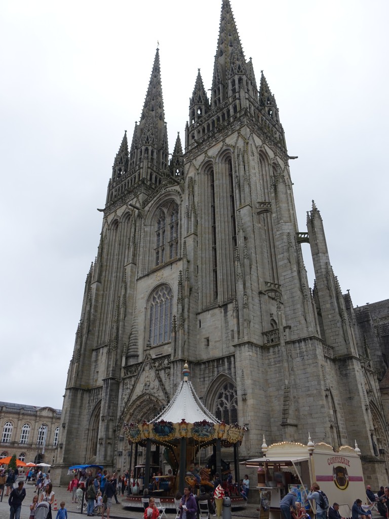 Quimper, Kathedrale Saint-Corentin, erbaut ab dem 13. Jahrhundert (15.07.2015)