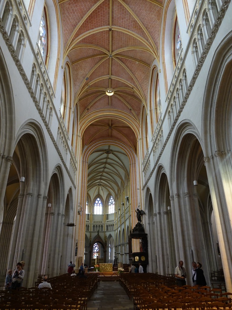 Quimper, Mittelschiff der Kathedrale Saint-Corentin (15.07.2015)