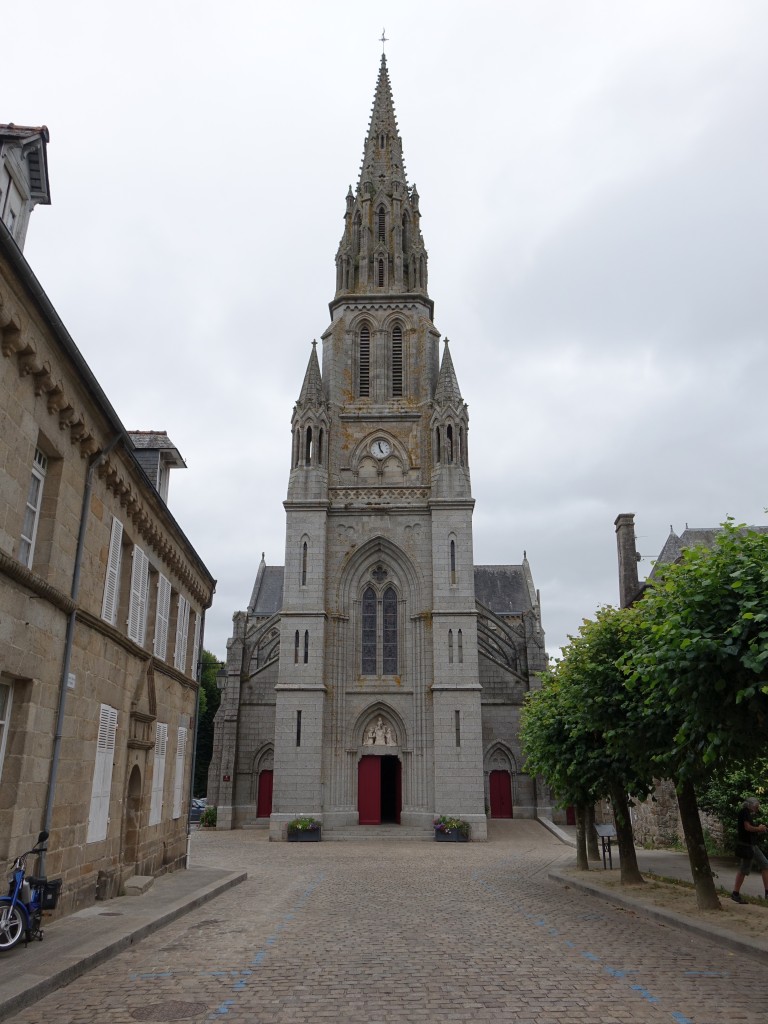 Quintin, neugotische Basilika Notre-Dame de Delivrance, erbaut ab 1887 (13.07.2015)