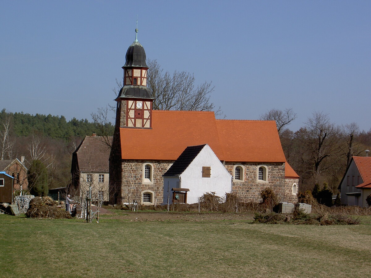 Rabenstein, evangelische Dorfkirche, erbaut im 13. Jahrhundert (16.03.2012)