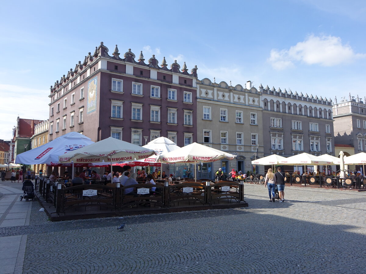 Raciborz / Ratibor, historische Gebude am Rynek Platz (12.09.2021)