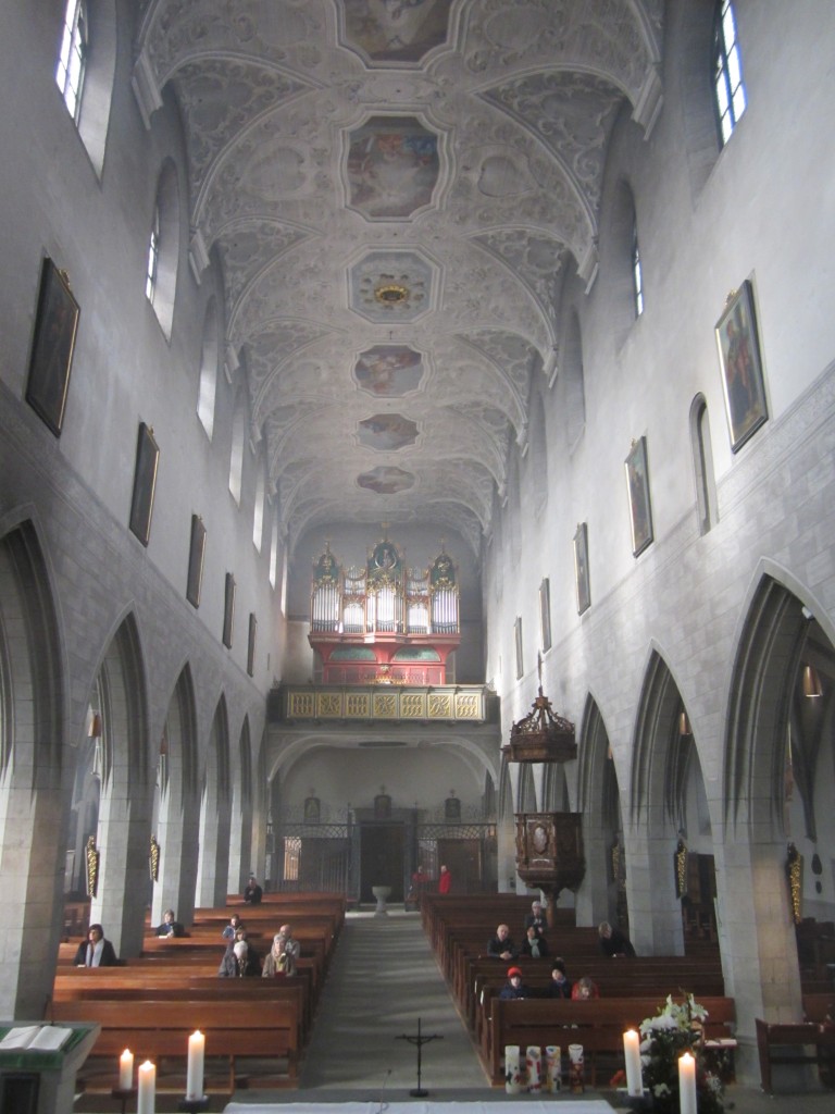 Radolfzell, Mittelschiff des Mnster Unserer Lieben Frau, Orgel erbaut 1997 von der Orgelbaufirma Mnch (23.02.2014)