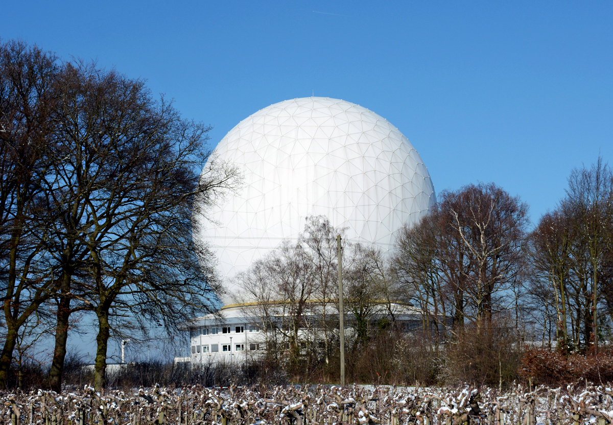 Radom bei Wachtberg - gehrt zum Fraunhofer-Institut fr Kommunikation, Informationsverarbeitung und Ergonomie...kurz FKIE - 16.02.2016