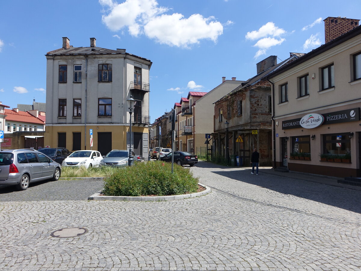 Radom, Gebude am Plac Reformacji neben der Ev. Kirche (14.06.2021)