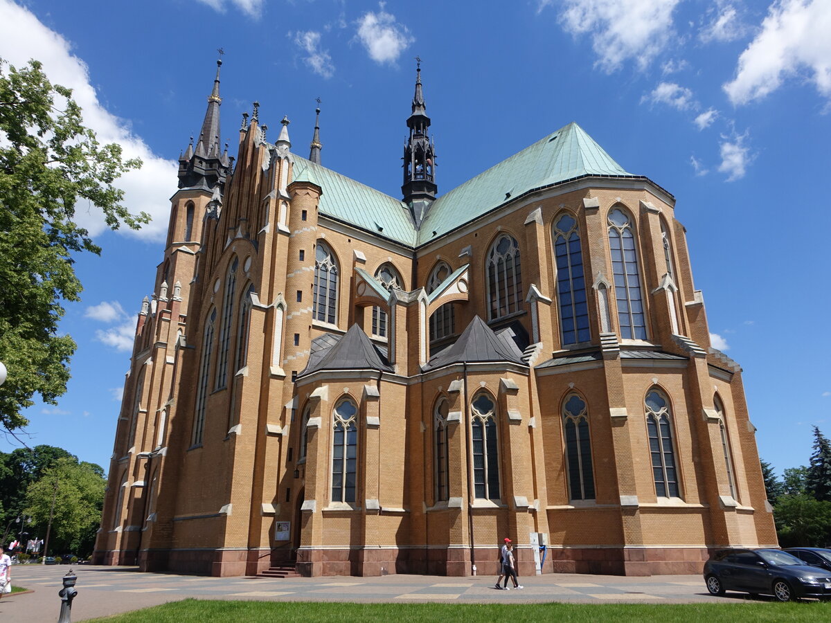 Radom, Pfarrkirche Maria Himmelfahrt, erbaut von 1899 bis 1911 durch J. Dziekonski (14.06.2021)