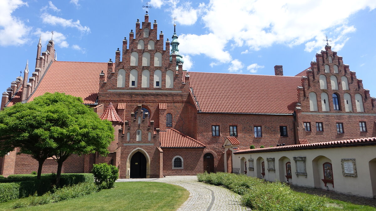 Radom, St. Katharina Kirche, sptgotische Bernhardinerkirche erbaut 1468 aus Backstein (14.06.2021)