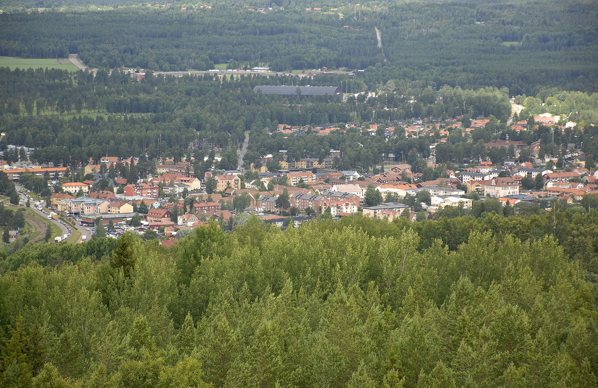Rttvik (Dalarna - Schweden) vom Turm Vidabick aus gesehen. Der Ort liegt am Ostufer des Sees Siljan und ist eine bedeutender Fremdenverkehrsort. Aufnahme: 31. Juli 2017.